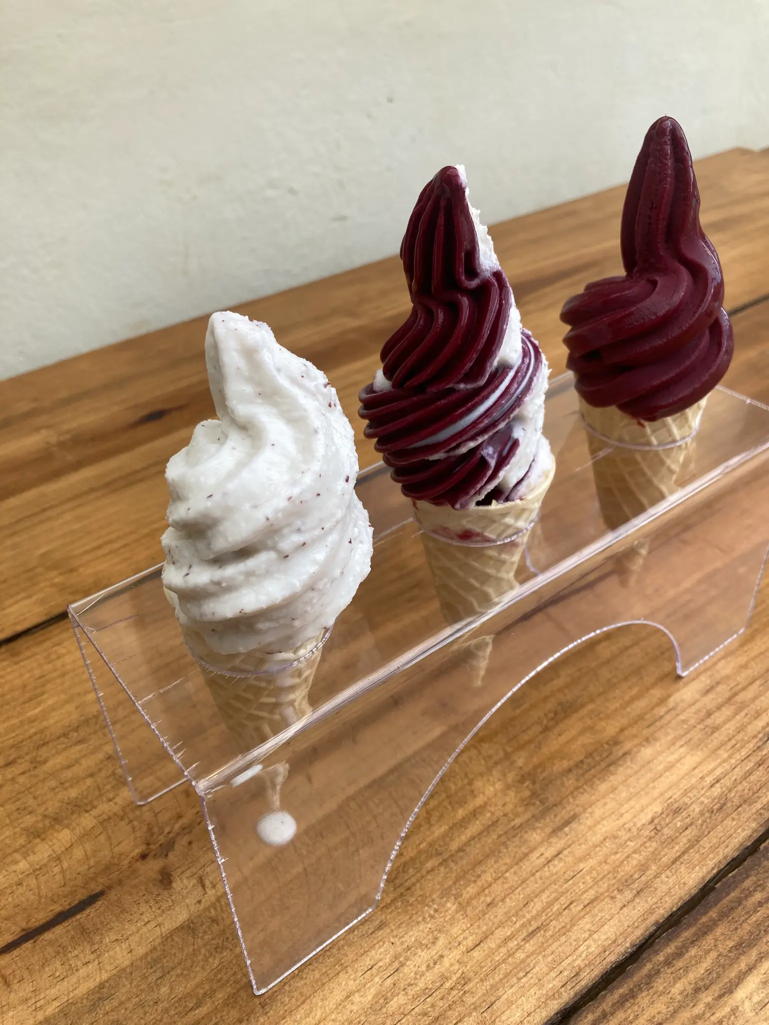 Três casquinhas de sorvete da Comedoria